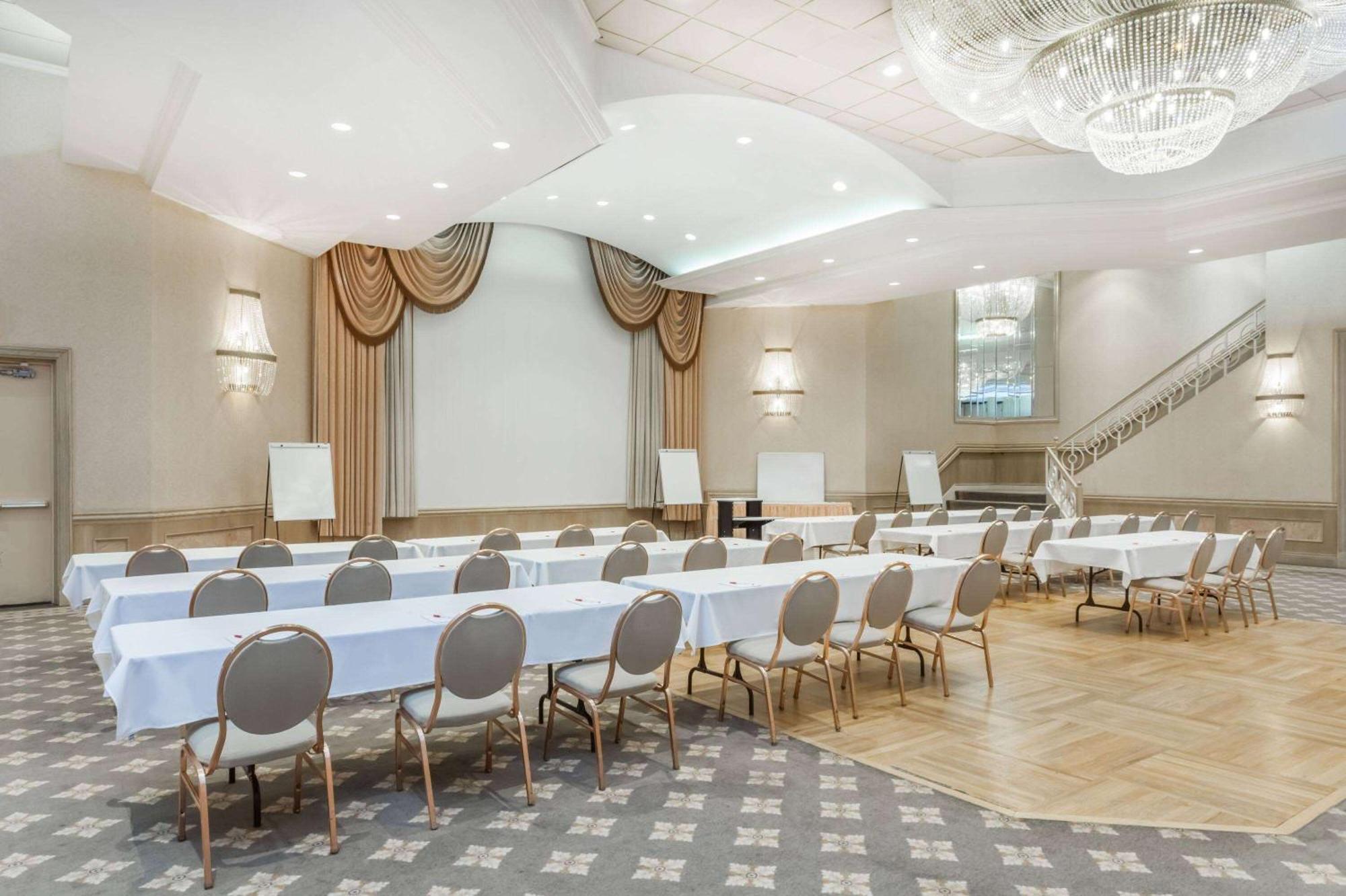 Ramada By Wyndham Hammond Hotel & Conference Center Dış mekan fotoğraf