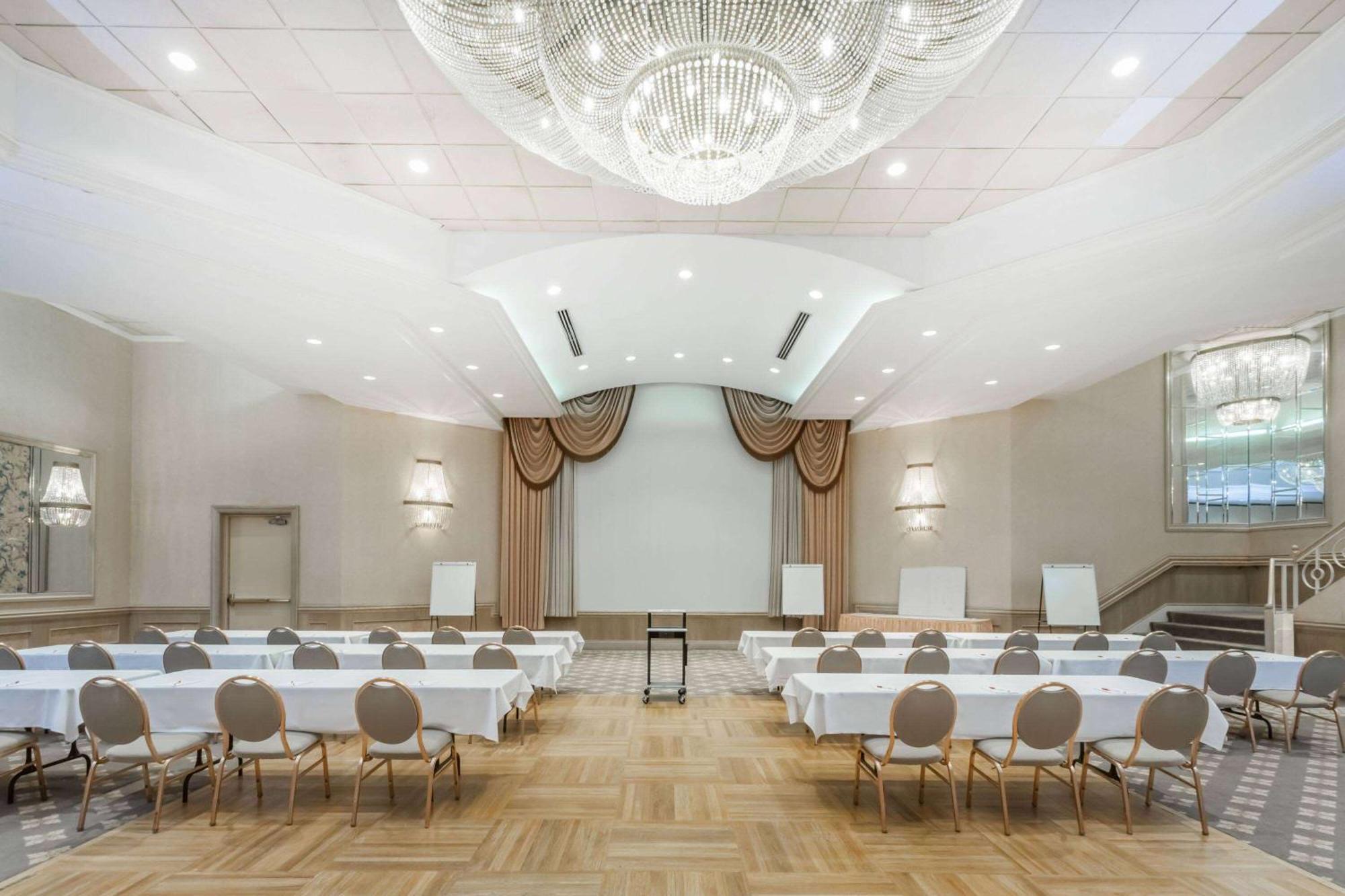 Ramada By Wyndham Hammond Hotel & Conference Center Dış mekan fotoğraf